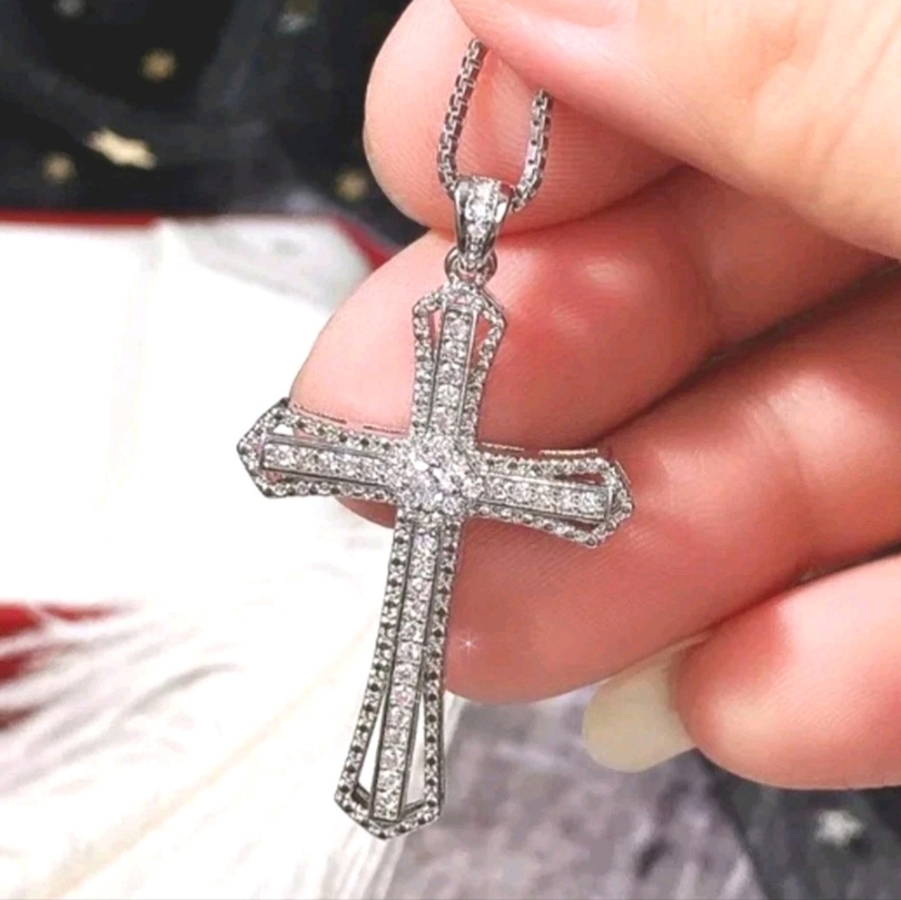 14K White Gold Plated In 1.20Ct Simulated Diamond Cross Pendant Necklace 45cm - Picture 15 of 15